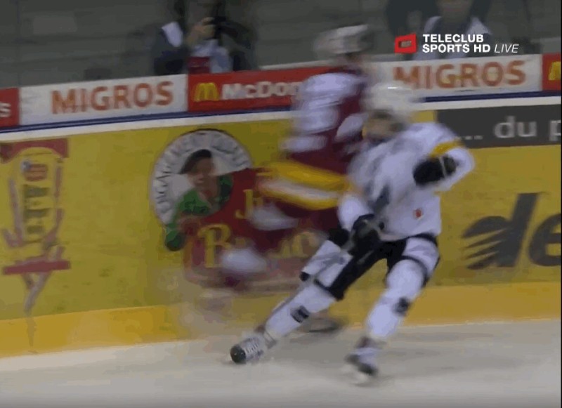 A revoir : le coup de coude de Noah Rod sur Andrea Glauser