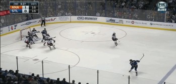 Superbe combinaison entre Carl Gunnarsson et Paul Stastny