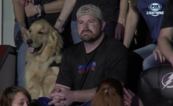 Un fan du Lightning des plus attentif