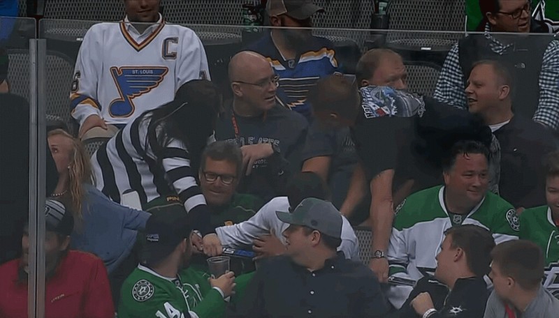 Une canne plutôt convoitée lors du match Blues vs Stars