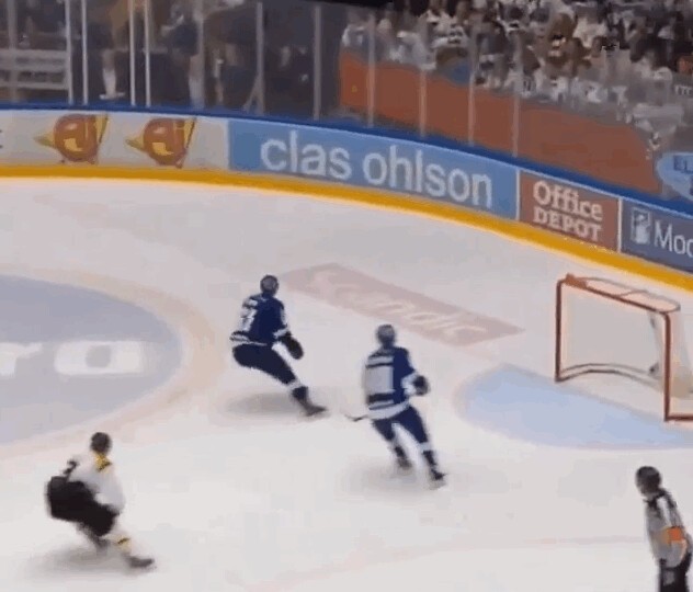 L'art de se rater face au but vide