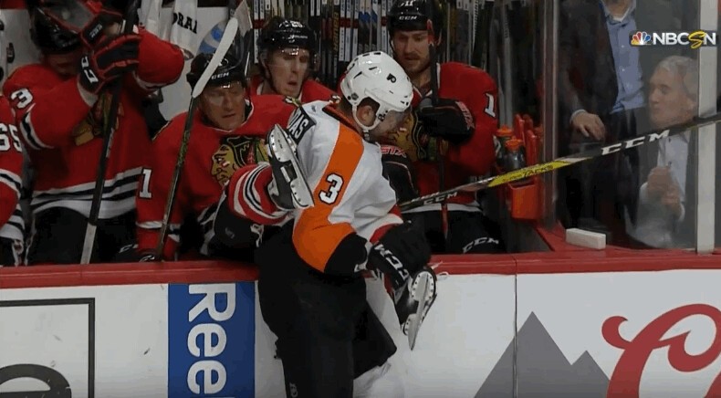 Marian Hossa impassible sur le check de Radko Gudas