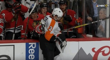 Marian Hossa impassible sur le check de Radko Gudas