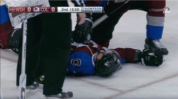 Enorme charge de Tom Wilson sur Nikita Zadorov