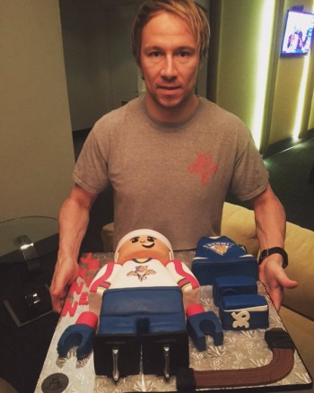 Un appétissant gâteau d'anniversaire pour Jussi Jokinen