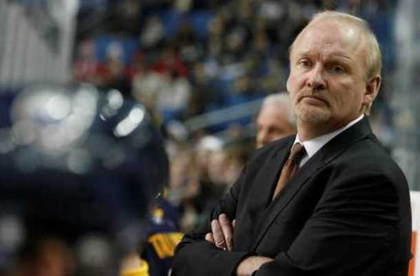 Coaches avec au moins 700 victoires en NHL