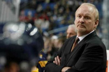 Coaches avec au moins 700 victoires en NHL