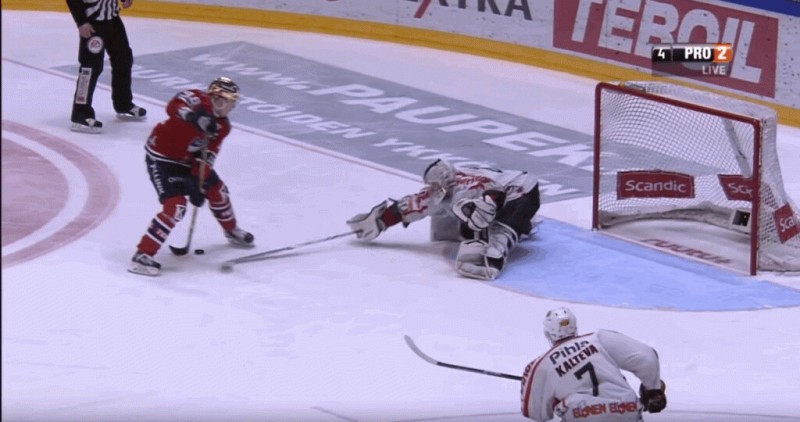 Bien joli goal entre les jambes en play-offs finlandais