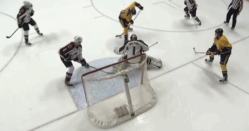 Filip Forsberg marque un joli but entre les jambes