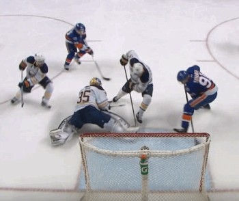 John Tavares et Jonathan Drouin marquent des buts entre les jambes