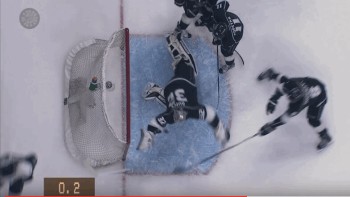 Jonathan Quick fait un big save sur la sirène