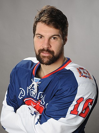 Kaspars Daugavins restera en KHL