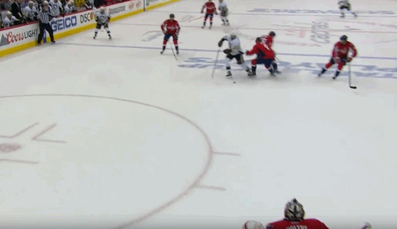 Un bien joli dribble de Nick Bonino