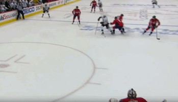 Un bien joli dribble de Nick Bonino