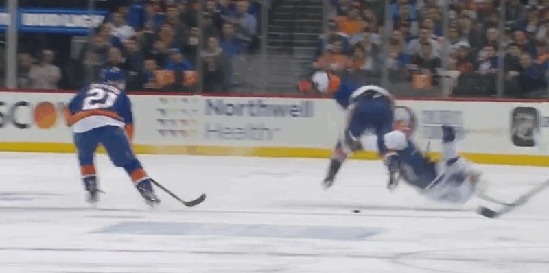 Quelle charge de Thomas Hickey sur Jonathan Drouin !