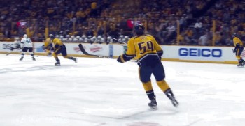 Revivez le dernier match des Predators dans la peau de Roman Josi