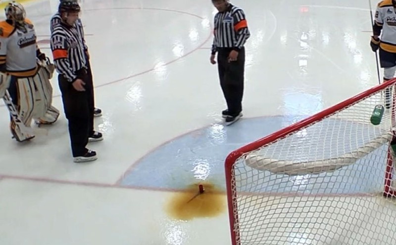 Le Lightning fait le break, le match des Huskies interrompu