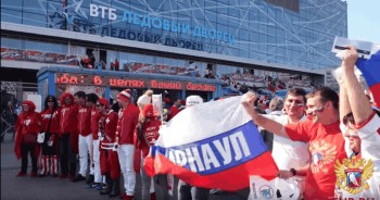Vidéo de la belle ambiance entre supporters russes et suisses hier dans la FanZone