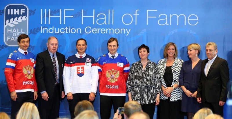Peter Bondra, Sergei Fyodorov, Valeri Kamenski et Ville Peltonen au Hall of Fame de l'IIHF
