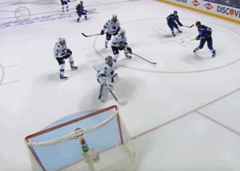 Un bien joli but de Troy Brouwer