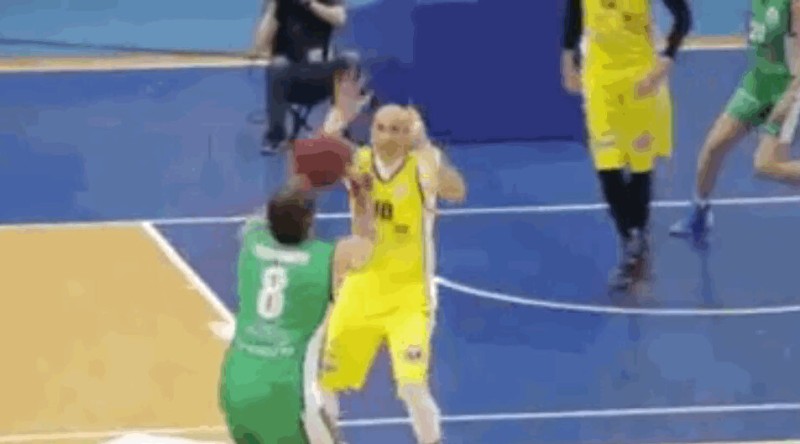 Alex Ovechkin se débrouille bien également au basket