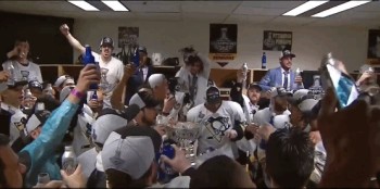 Vidéo de la fête dans le vestiaire des Pens