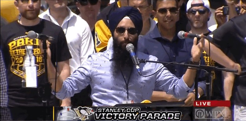 Le commentateur star de Hockey Night Punjabi invité des Penguins