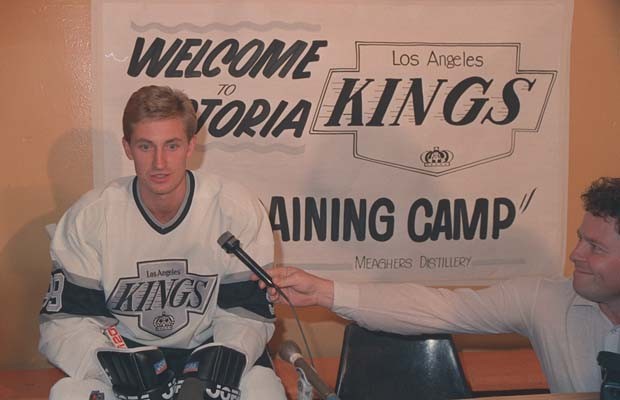 Vintage : Wayne Gretzky à son arrivée à son 1er camp avec les Kings
