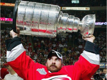 Martin Gerber soulevait la Coupe Stanley il y a 10 ans