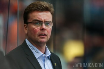 Pekka Tirkkonen et Niklas Gällstedt coacheront Kloten, Tommi Santala et Martin Gerber rempilent