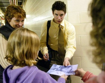 Sidney Crosby et sa mère, en 2003 à l'âge de 16 ans