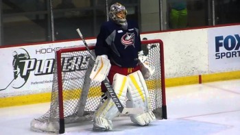 Elvis Merzlikins revient sur son choix de rester en Suisse