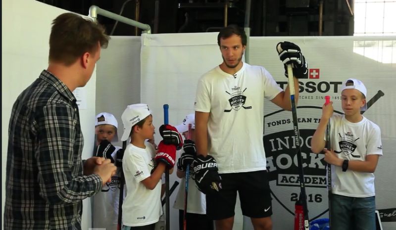 Premières images de la glace synthétique de la FJT Hockey Academy