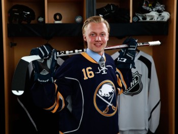 Alex Nylander s'amuse au camp des Sabres