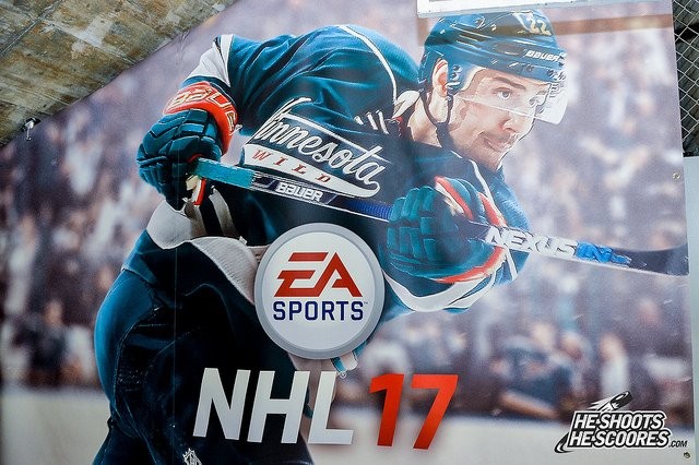 Nino Niederreiter à nouveau en couverture de NHL 17 pour la Suisse