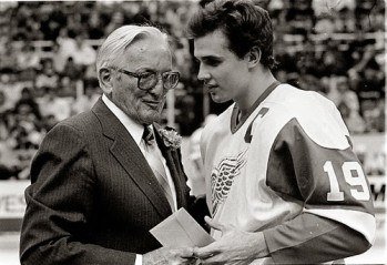 Rétro : Steve Yzerman et Sid Abel