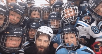 Brent Burns fait le bonheur de jeunes de sa ville natale
