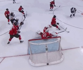 A voir : l'arrêt peu orthodoxe de Corey Crawford