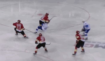 Une énorme charge dans le championnat de KHL