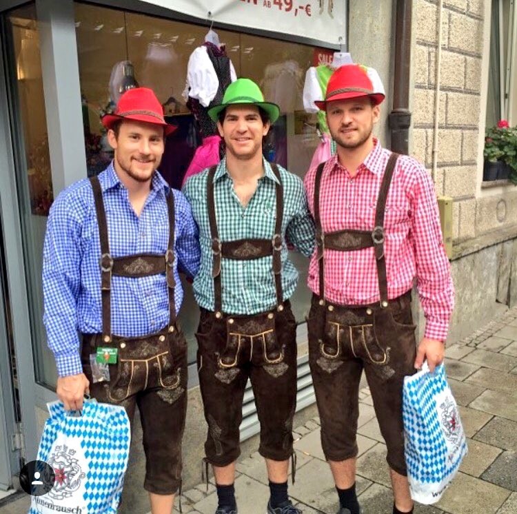 Jim Slater, Jeremy Wick et Robert Mayer en mode Oktoberfest