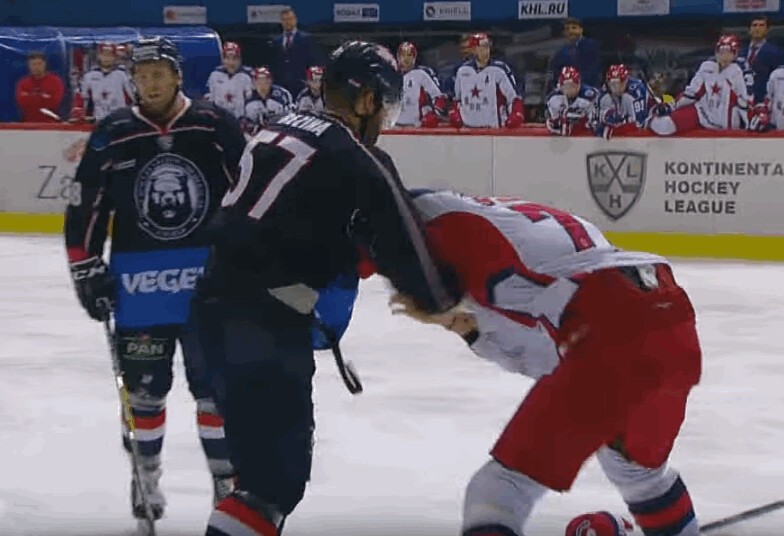 Goran Bezina laisse tomber les gants en KHL