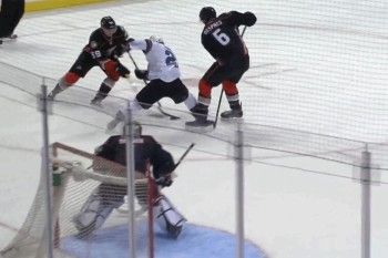 Deux bien jolis buts lors du match Ducks-Sharks