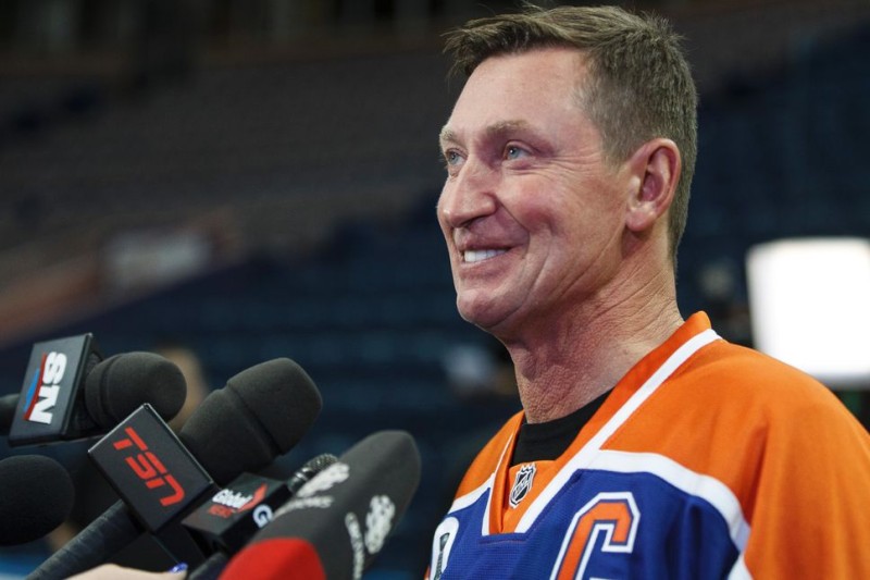Une statue pour l'annonce du retour de Wayne Gretzky avec les Oilers