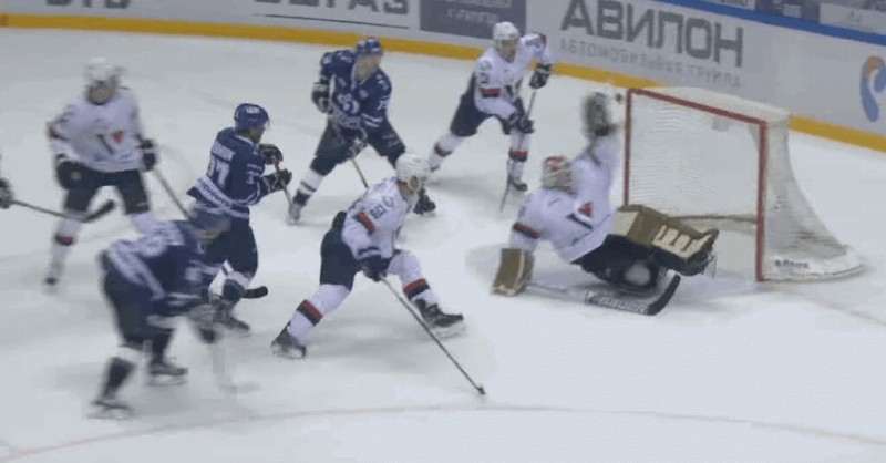 Un bel assist et un big save en KHL
