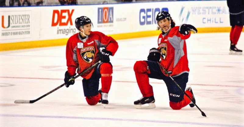 Photo : le maître Jaromir Jagr et l'élève Denis Malgin