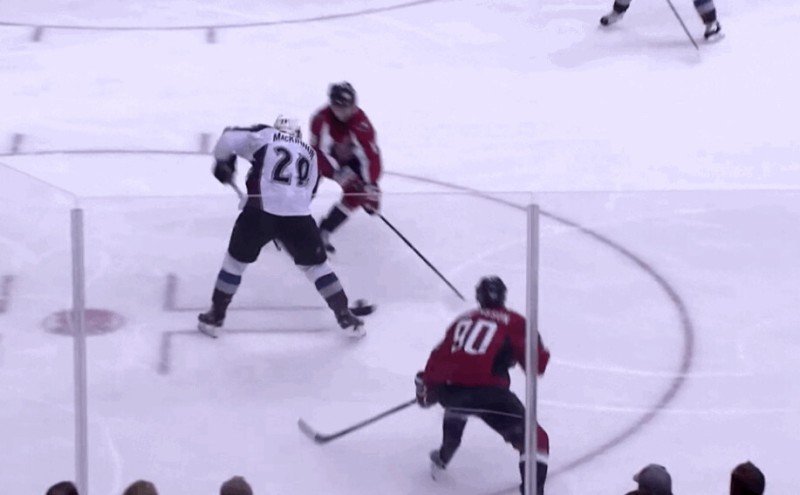 Un superbe enchaînement de Nathan MacKinnon