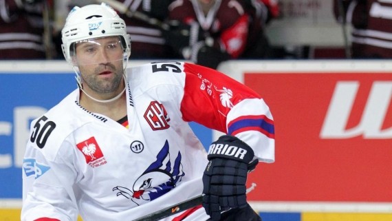 Glen Metropolit rempile pour une saison