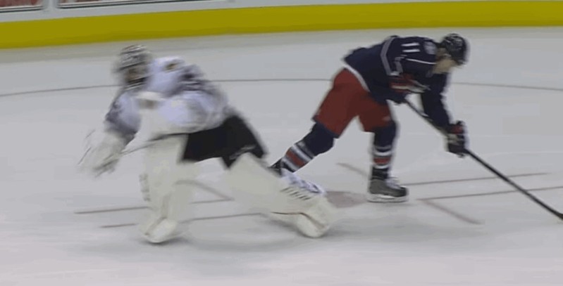 Un mauvais geste de Matt Calvert sur Corey Crawford