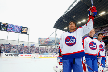 Quelques images du match des légendes Jets vs Oilers