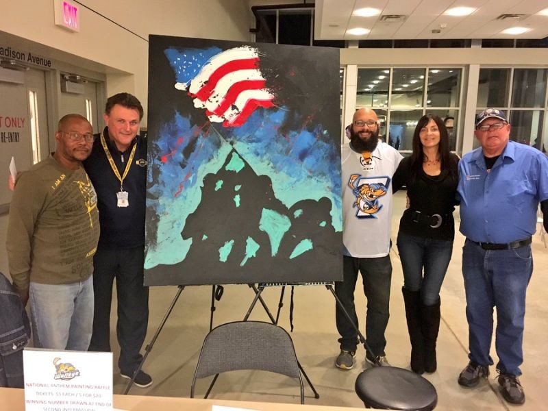 Chanter l'hymne américain tout en peignant un tableau